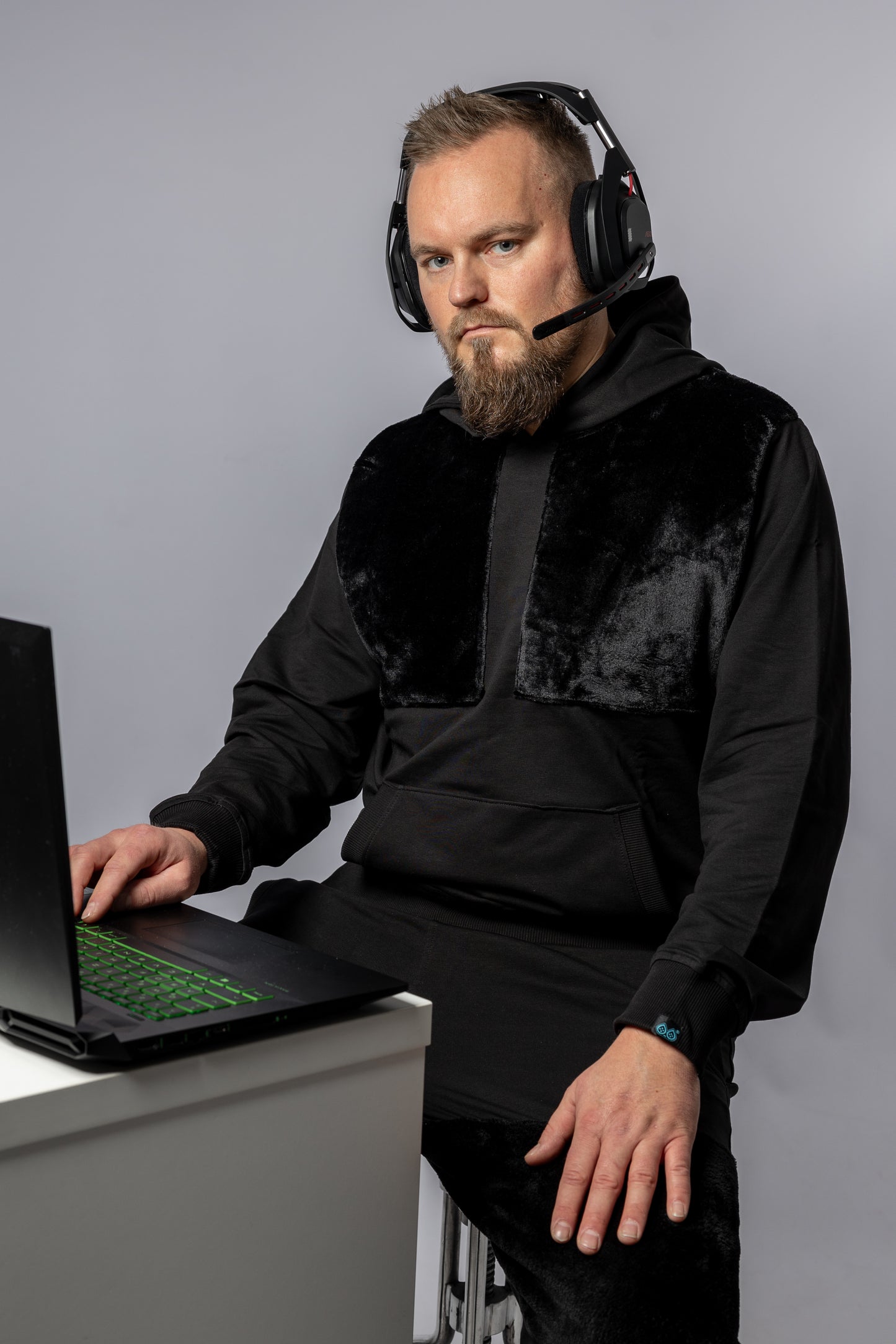 SWHD - GAMER HOODIE - BLACK EDITION